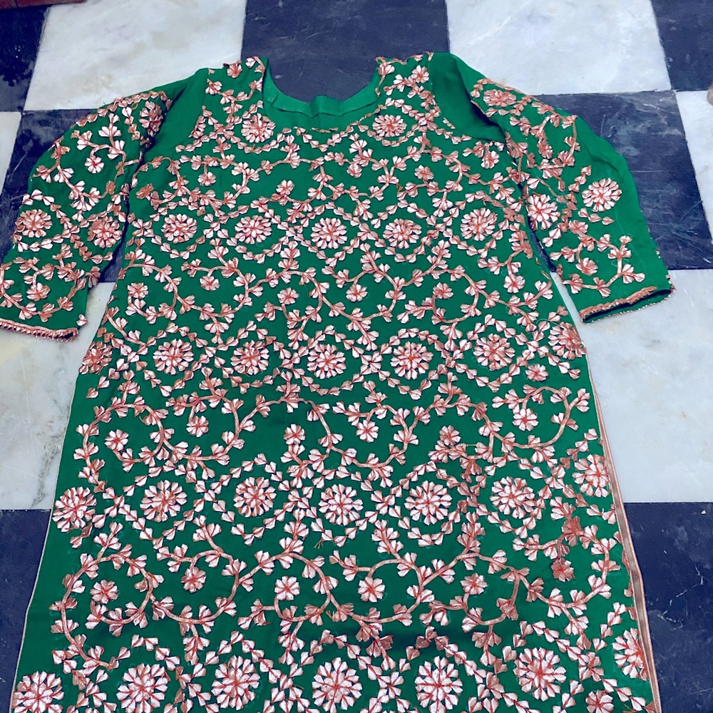 Pakistani shalwar kameez stitched